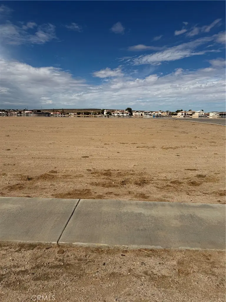 8 Autumn, Helendale, CA — listing photo 1