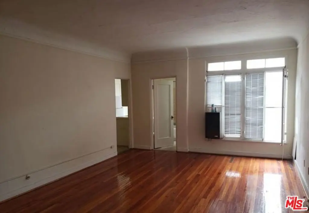Condominium for rent at 607 S Dunsmuir Avenue, Los Angeles, CA and 1 bath