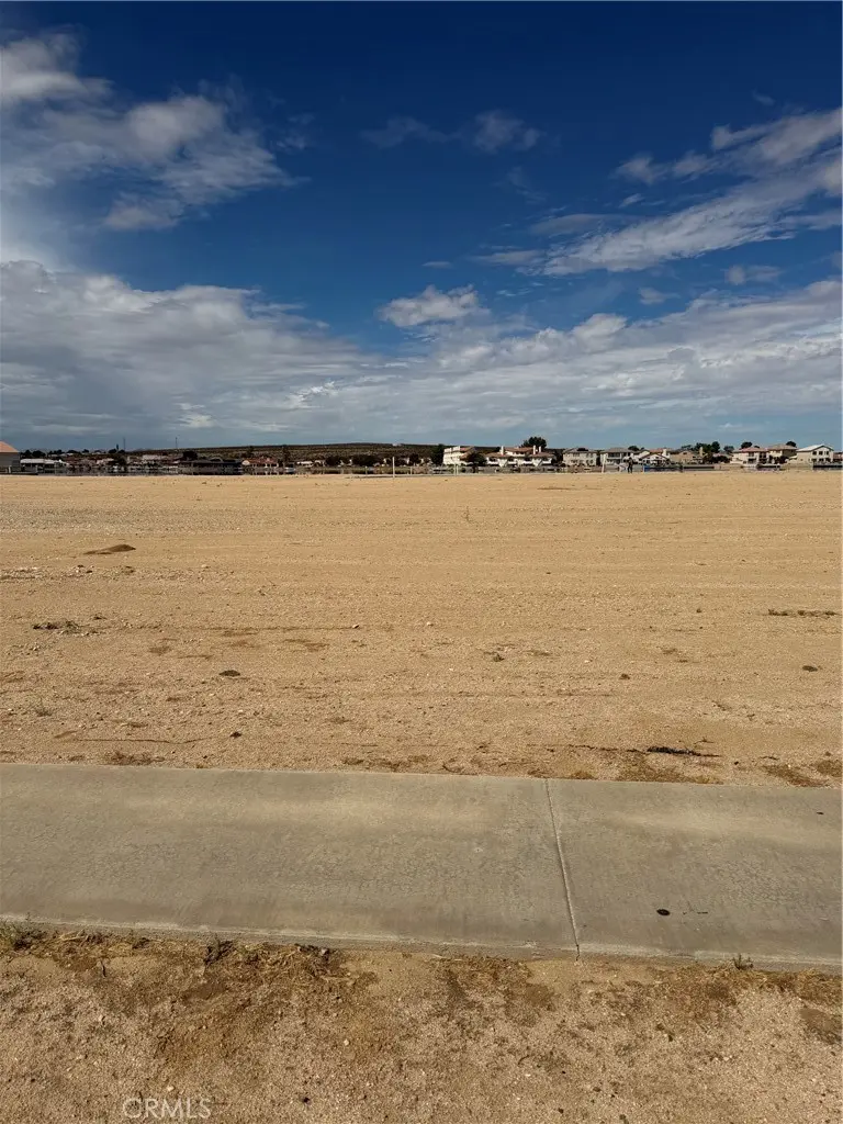 11 Lakeview Drive, Helendale, CA — listing photo 1