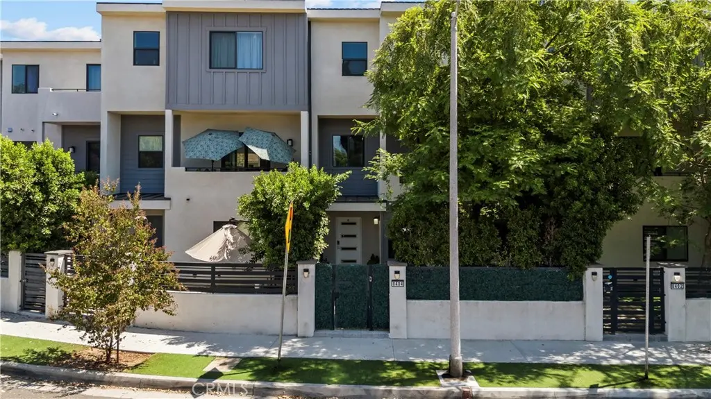 8404 Woodley Place, North Hills, CA — listing photo 1