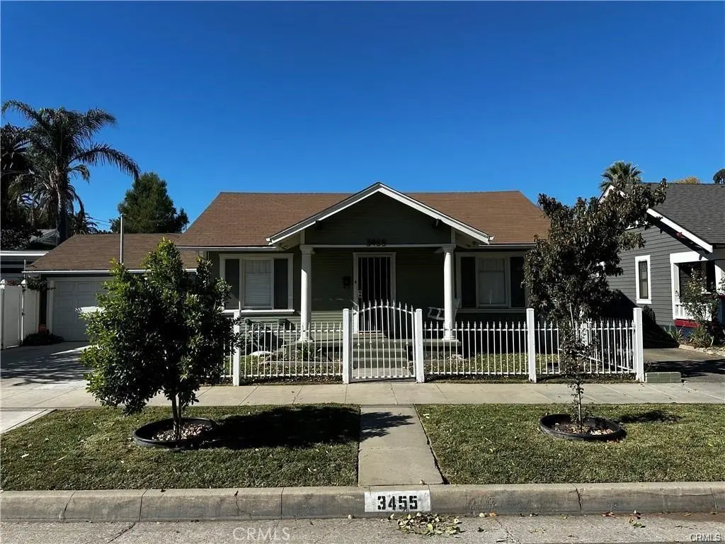 Residential Lease for rent at 3455 Locust Street, Riverside, Riverside County, CA featuring 2 beds and 1 bath