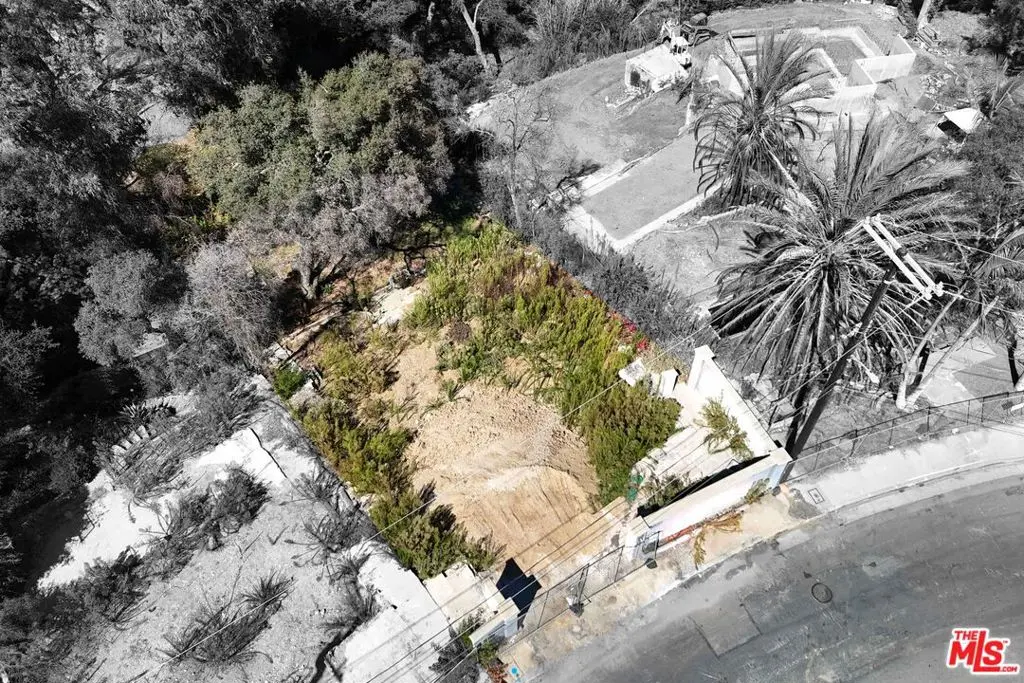 16521 Las Casas Place, Pacific Palisades, CA — listing photo 1