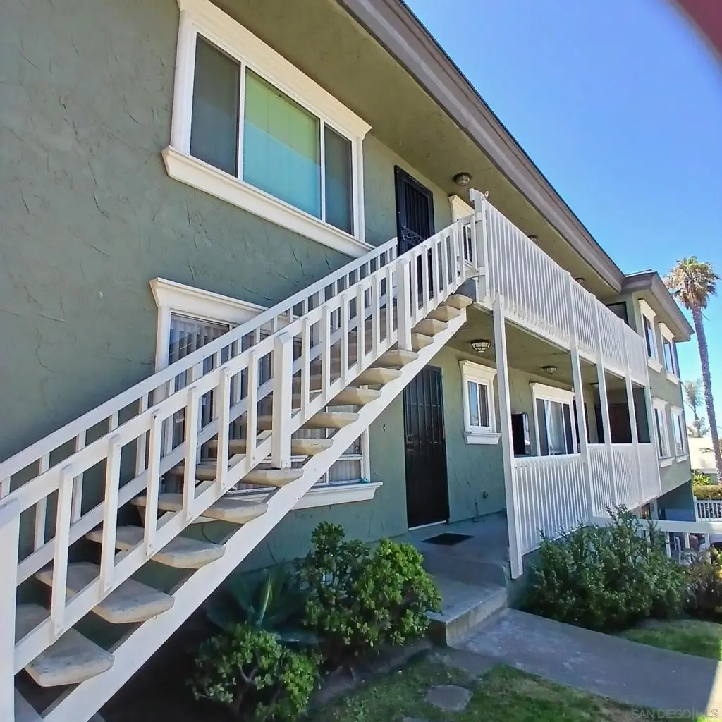 Single Family Residence for rent at 1641 Sunset Cliffs Blvd, San Diego, CA featuring 2 beds and 2 baths