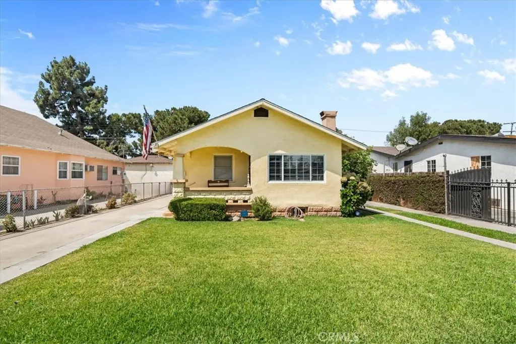 Duplex for sale at 7715 Whitsett, Los Angeles, CA