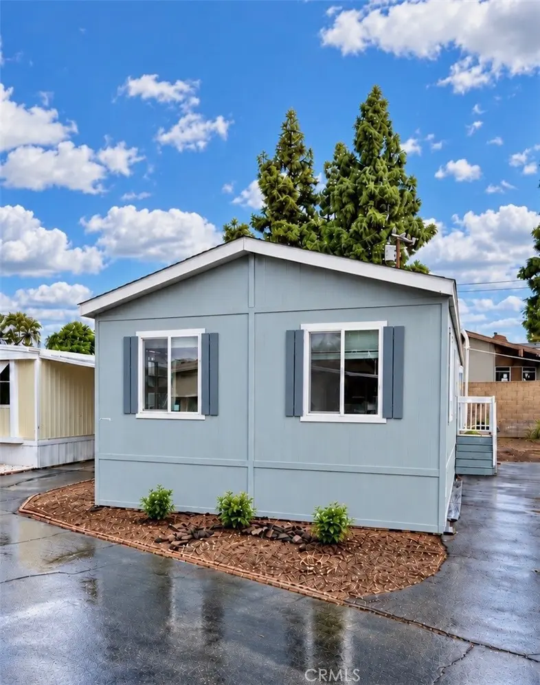 26 Coronado, San Fernando, CA — listing photo 1