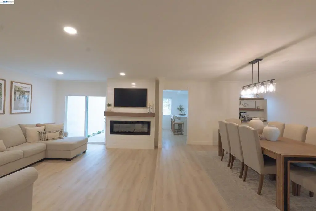 Townhouse for sale at 2031 Julius Ct, Walnut Creek, CA featuring 3 beds and 3 baths