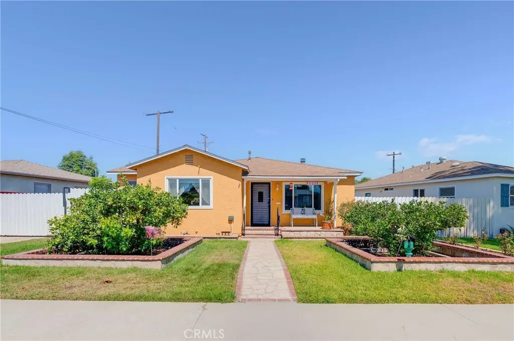 Single Family Residence for sale at 5031 N Raton, Long Beach, CA featuring 3 beds and 2 baths