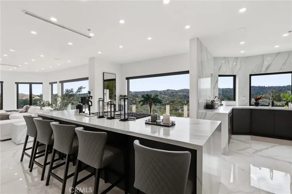 5252 Darro Road, Woodland Hills, CA — listing photo 1