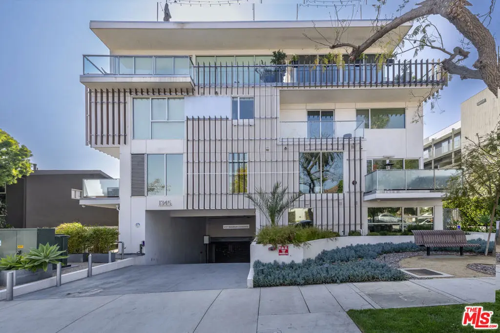 1345 Havenhurst Drive 15, West Hollywood, CA — listing photo 1