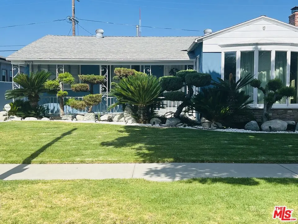 Single Family Residence for rent at 3713 Buckingham Road, Los Angeles, CA featuring 3 beds and 2 baths