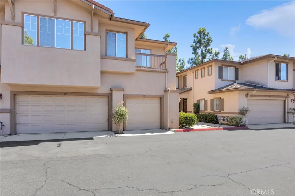 Condominium for sale at 10 Iron Bark, Aliso Viejo, CA featuring 2 beds and 2 baths