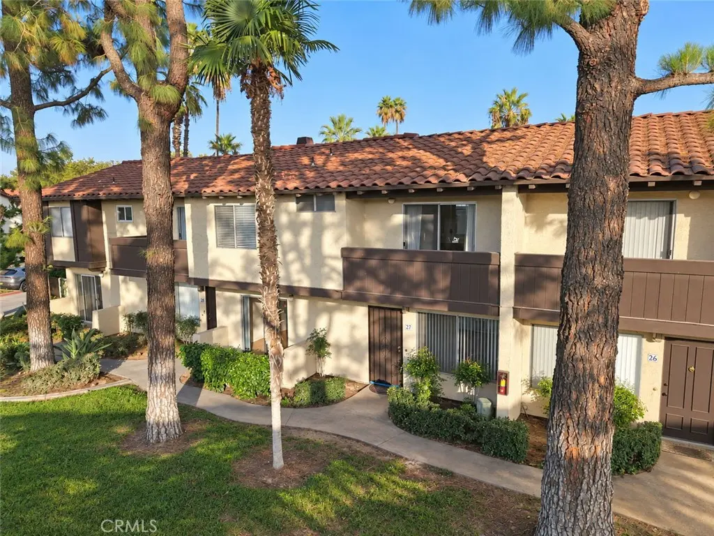1097 Santo Antonio 27, Colton, CA — listing photo 1