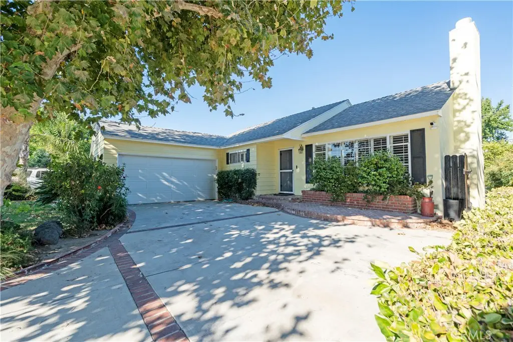 7032 Encino, Lake Balboa, CA — listing photo 1