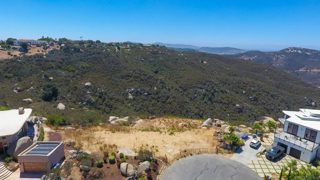 10011 Tall Oak Dr, Escondido, CA — listing photo 1