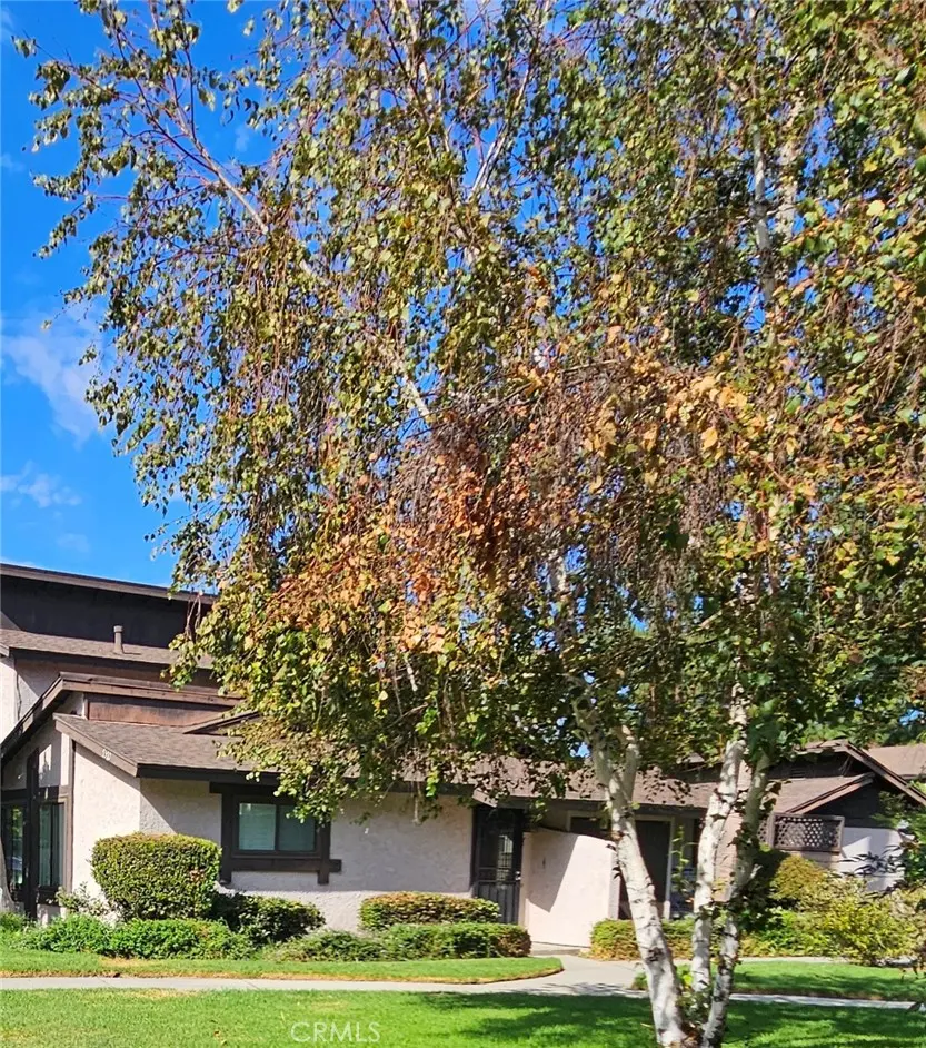 7552 Corbin Avenue 4, Reseda, CA — listing photo 1