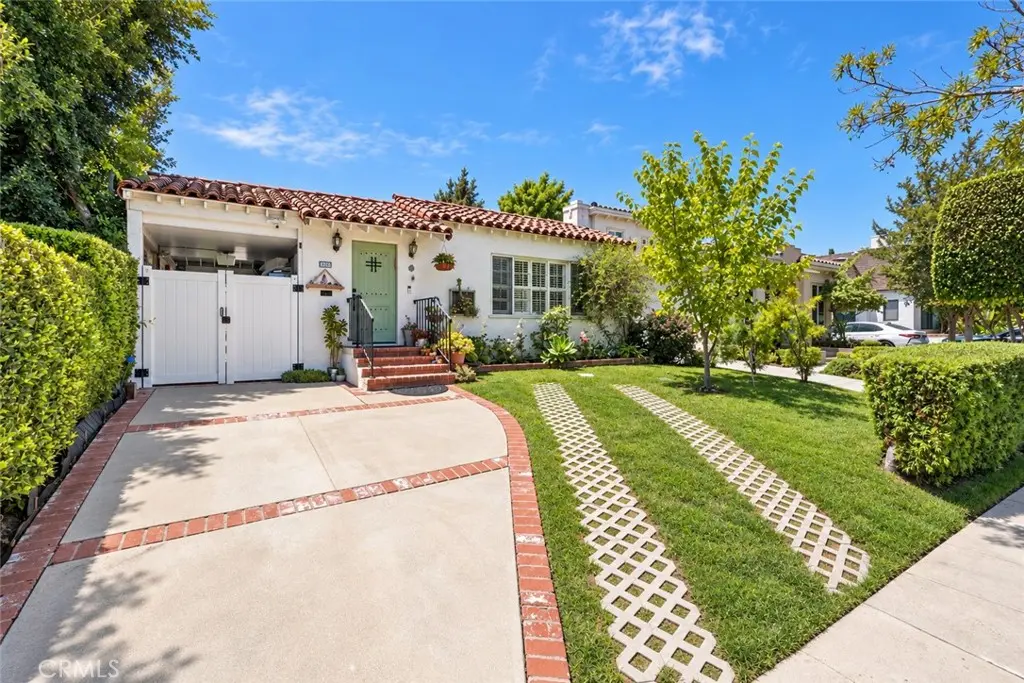 Single Family Residence for rent at 471 S Clark, Beverly Hills, CA featuring 4 beds and 2 baths