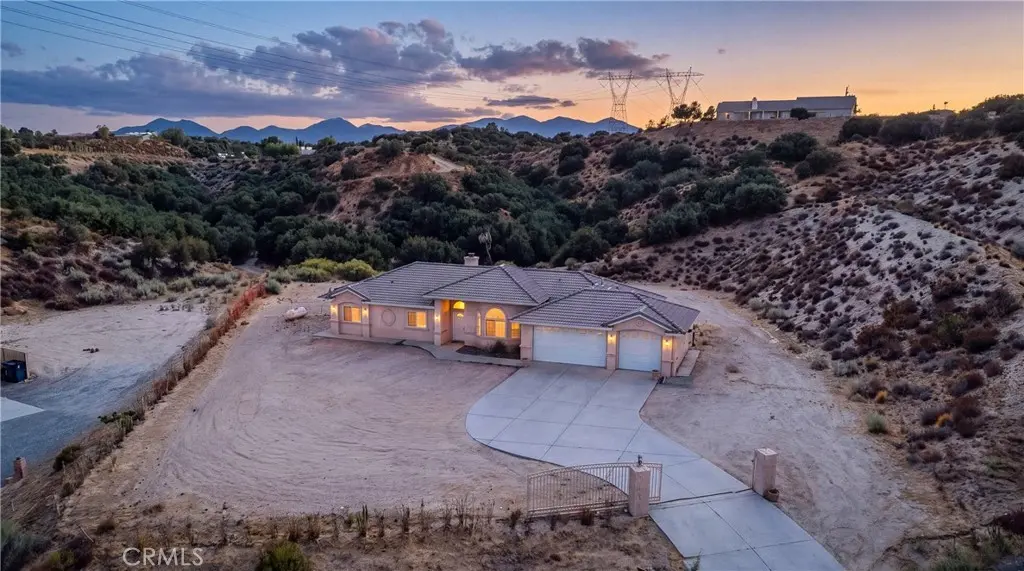 6890 Oak Hill Road, Oak Hills, CA — listing photo 1