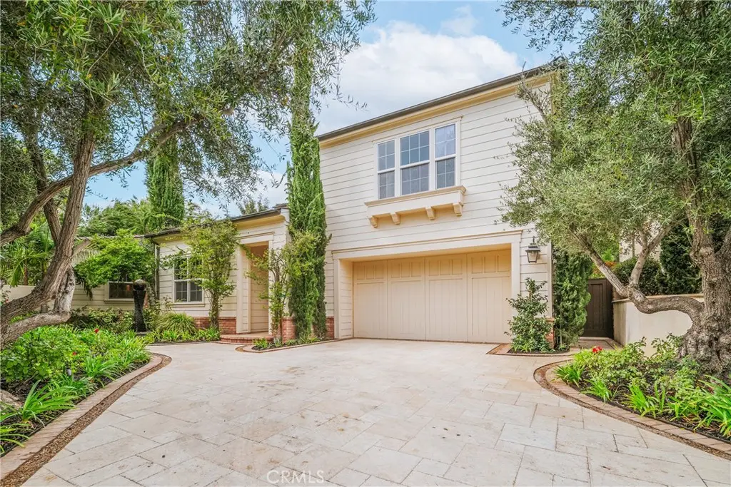 Single Family Residence for rent at 51 Cunningham, Irvine, CA featuring 5 beds and 6 baths