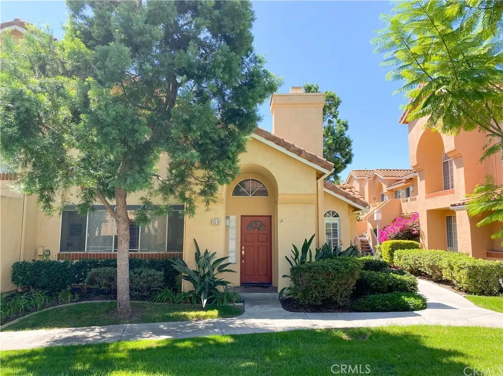 Townhouse for rent at 69 Abrazo Aisle 127, Irvine, CA featuring 3 beds and 2 baths