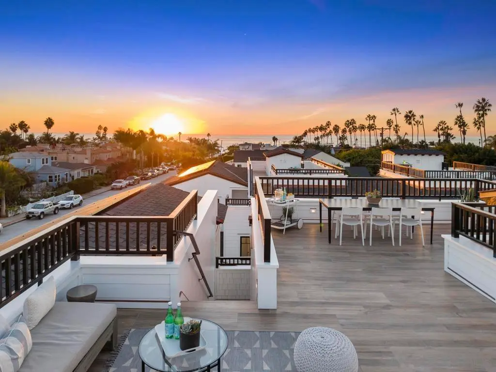 Single Family Residence for rent at 466 Westbourne St, La Jolla, CA featuring 5 beds and 5 baths