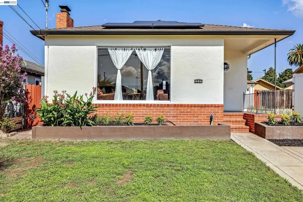 Single Family Residence for sale at 1441 170Th Ave, Hayward, CA featuring 2 beds and 1 bath