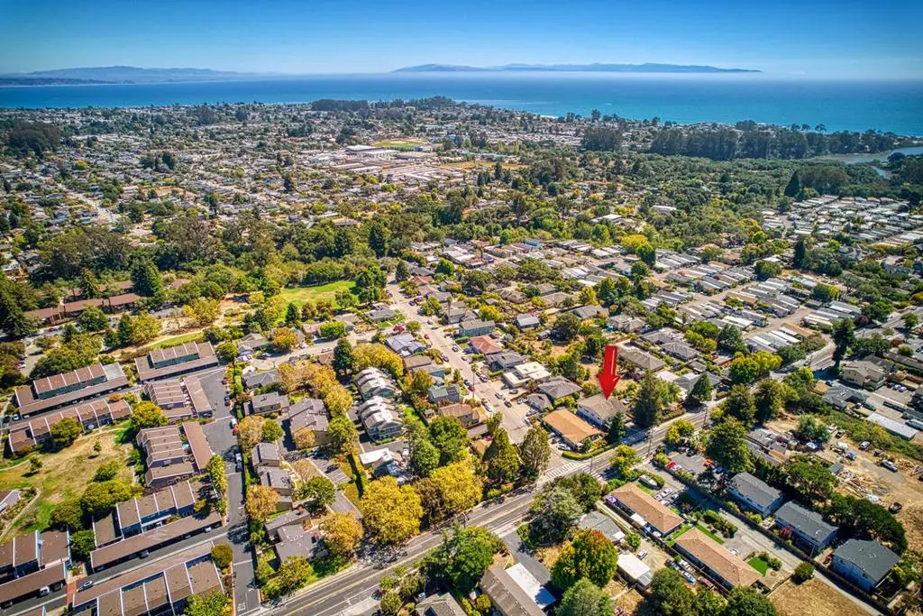 Townhouse for rent at 1266 7th Avenue, Santa Cruz, CA featuring 2 beds and 2 baths