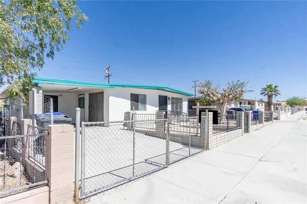 1111 Taos, Barstow, CA — listing photo 1