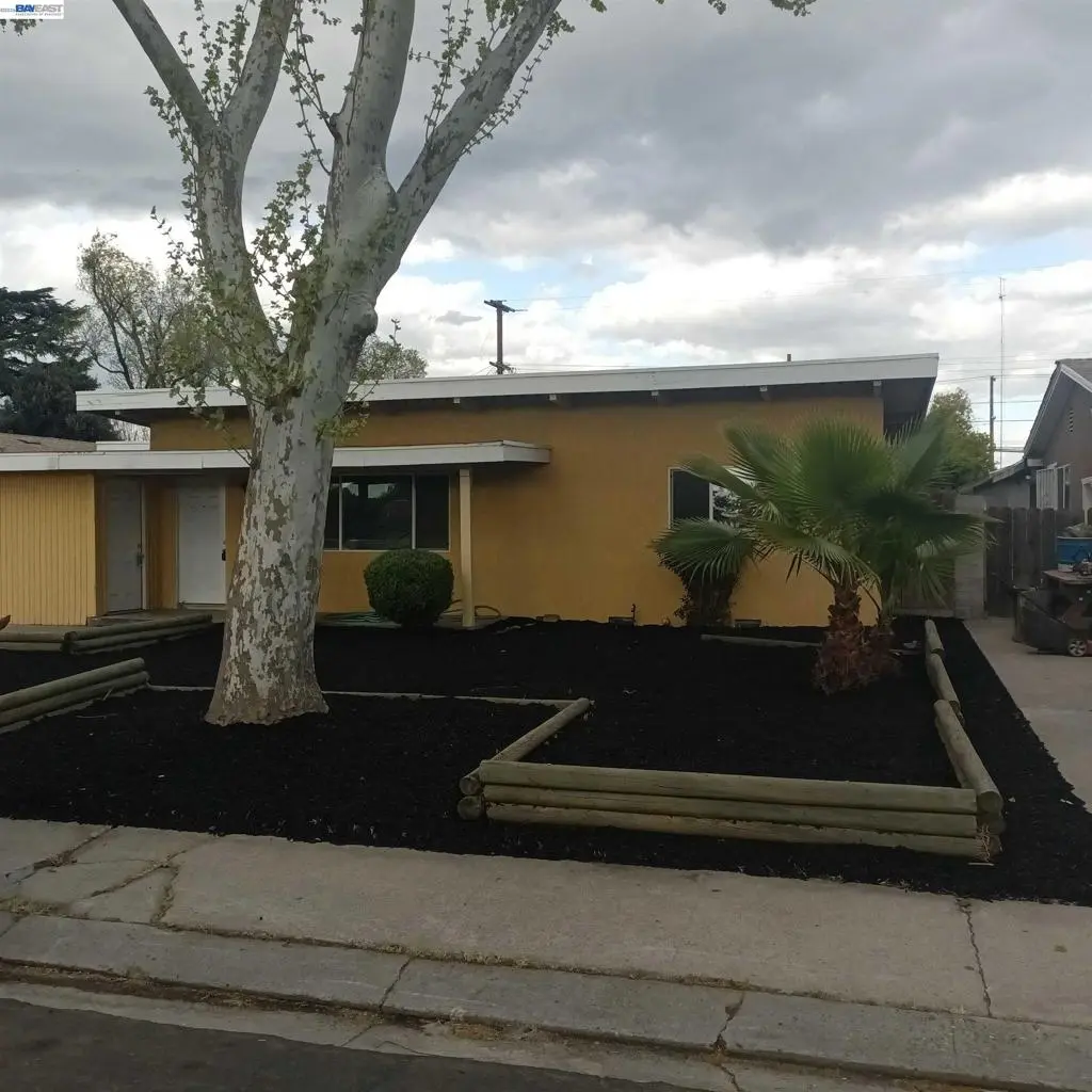 Single Family Residence for sale at 606 Placid Ln, Modesto, CA featuring 3 beds and 2 baths