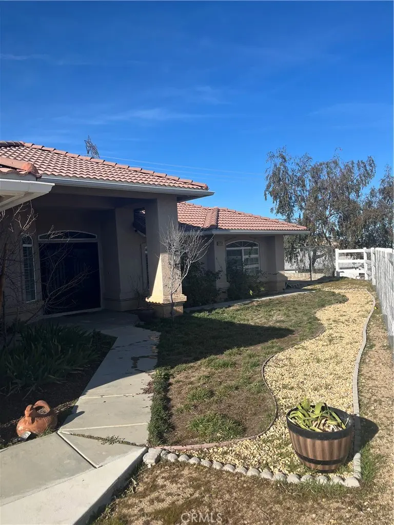 6750 Oak Hill Road, Oak Hills, CA — listing photo 1