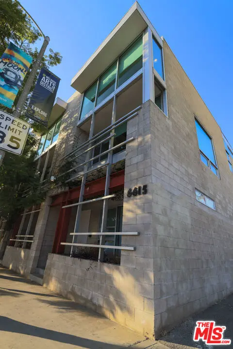 Condominium for sale at 6615 Melrose Avenue 1, Los Angeles, CA featuring 2 beds and 3 baths