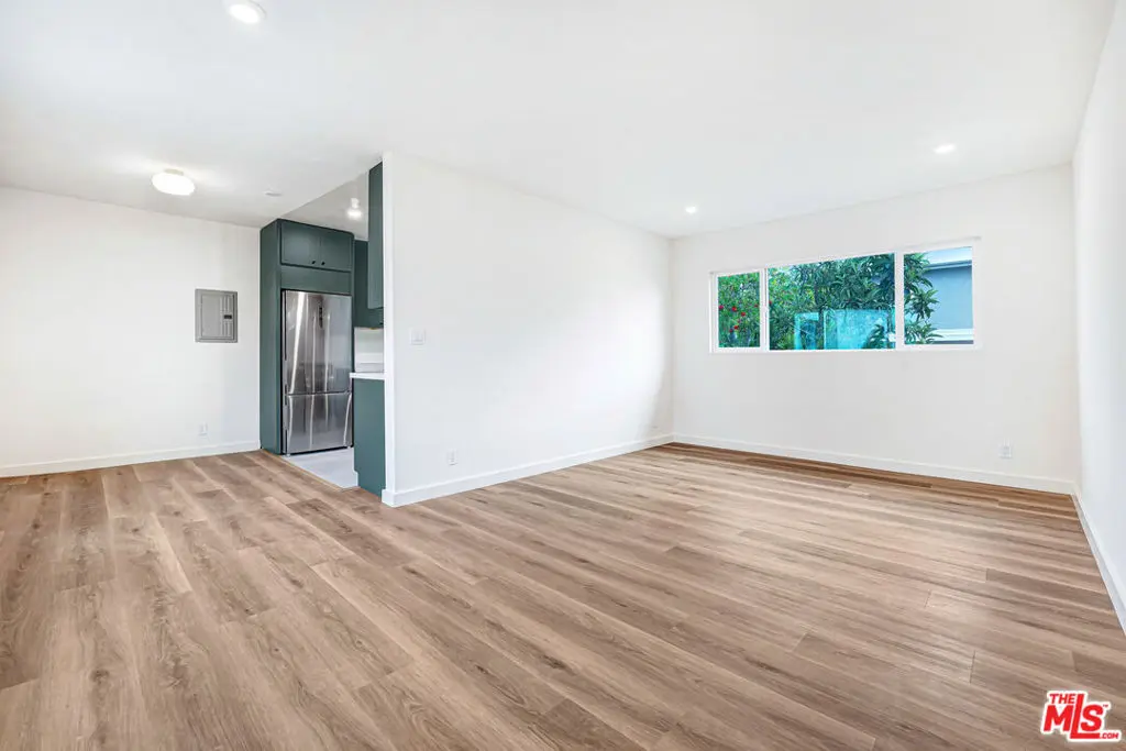 16185 W Sunset Blvd 3, Pacific Palisades, CA — listing photo 1