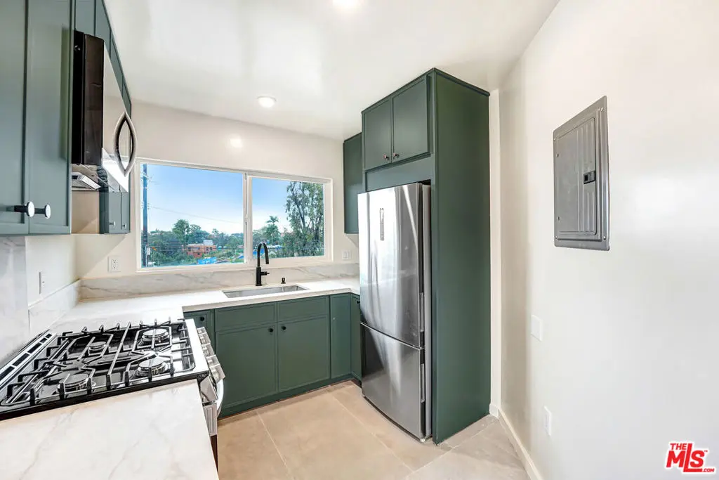 16185 W Sunset Blvd 5, Pacific Palisades, CA — listing photo 1