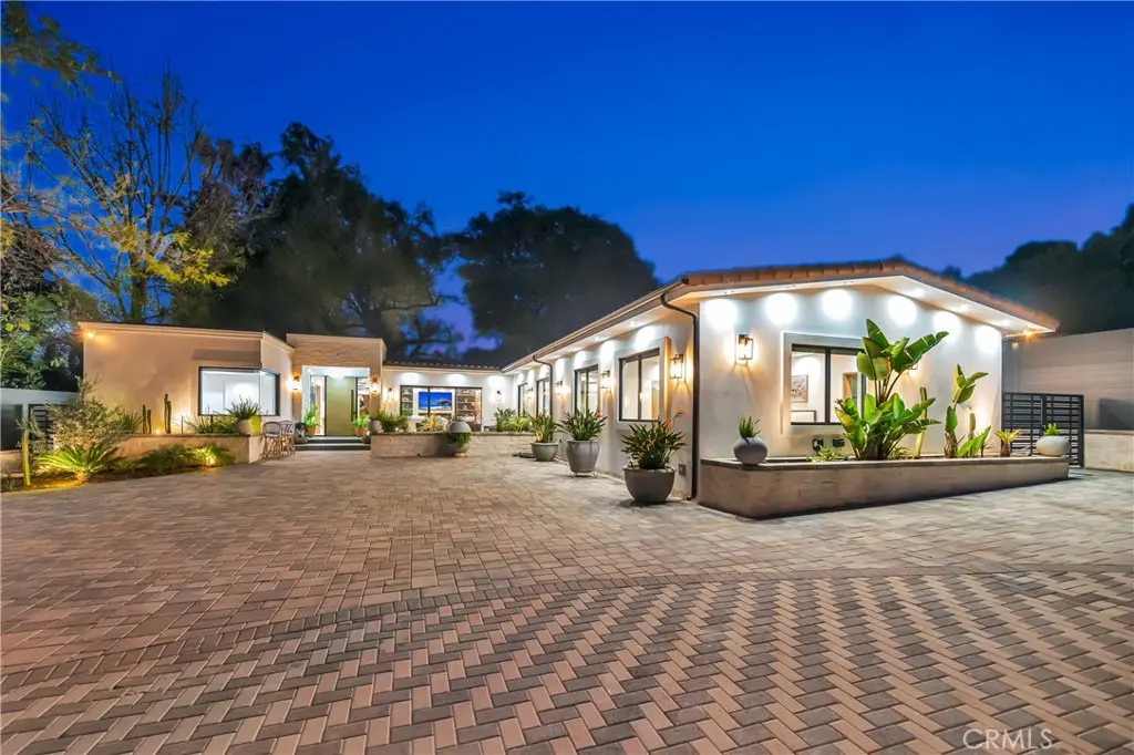 19225 Rosita, Tarzana, CA — listing photo 1