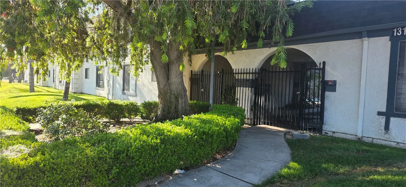 1319 Oakwood Drive 11, San Bernardino, CA — listing photo 1