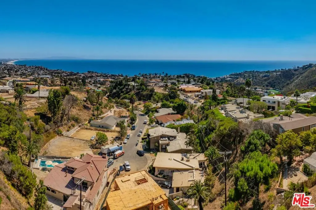 1026 Enchanted Way, Pacific Palisades, CA — listing photo 1