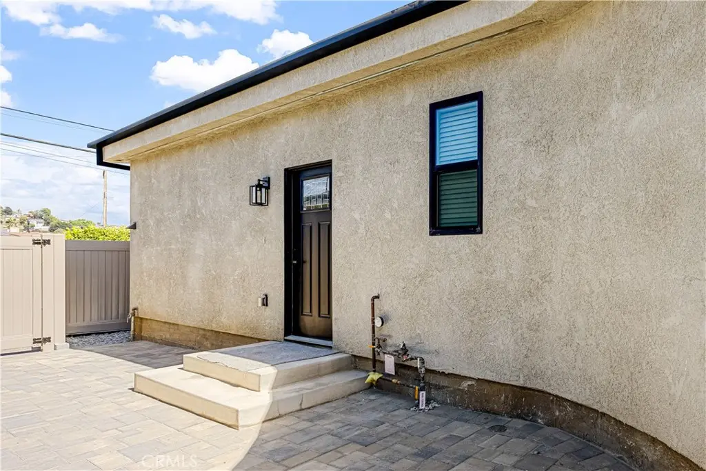 Quadruplex for rent at 4040 Somers, Los Angeles, CA featuring 1 bed and 1 bath