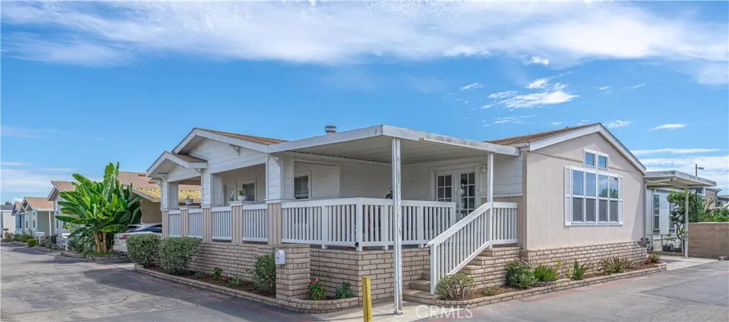 Manufactured In Park for sale at 102 Pigeon, Fountain Valley, CA featuring 3 beds and 2 baths