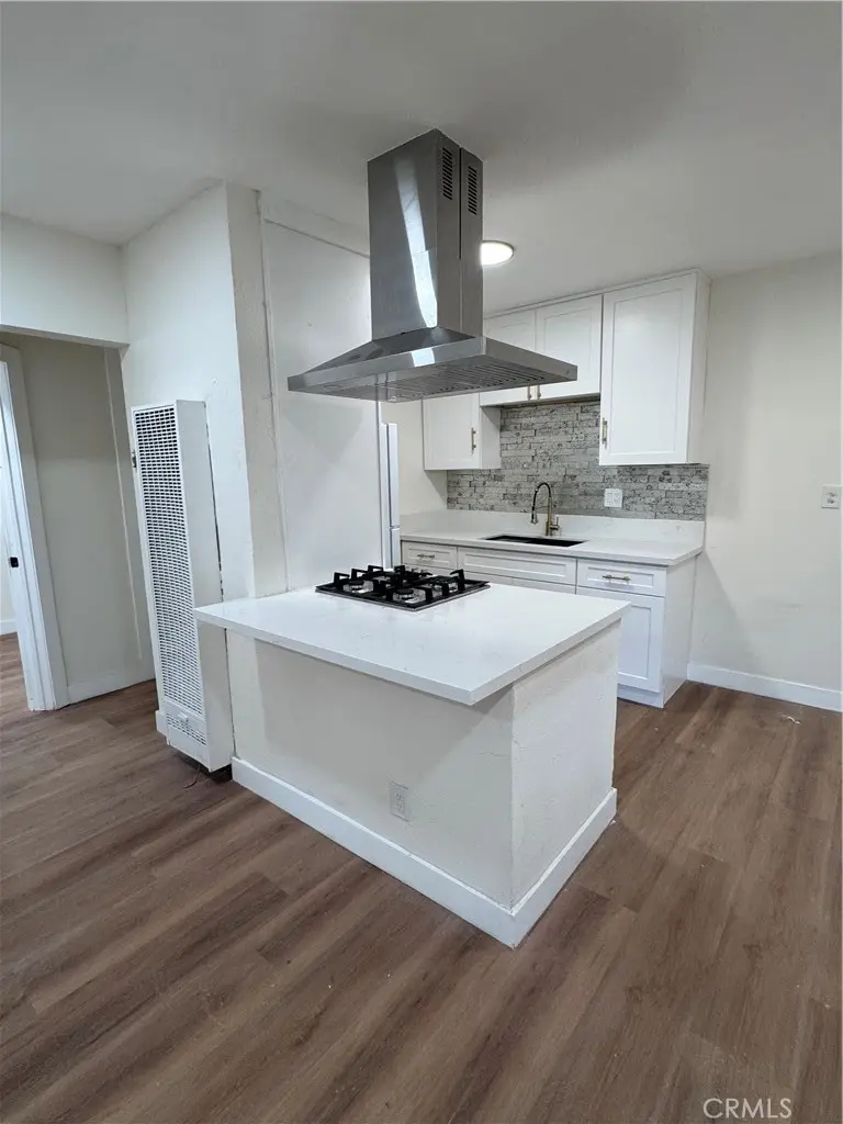 Apartment for rent at 450 E Esther Street E 1, Long Beach, CA featuring 2 beds and 1 bath