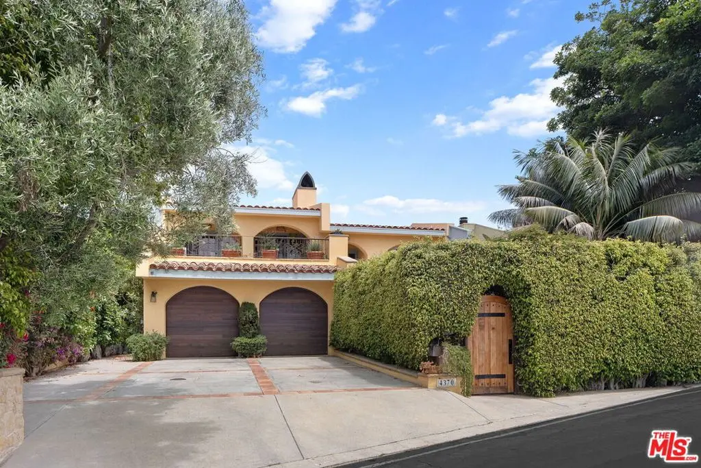 Single Family Residence for rent at 4370 Hillview Dr, Malibu, CA featuring 4 beds and 4 baths