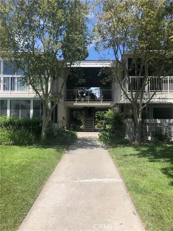 Condominium for rent at 530 Via Estrada N, Laguna Woods, CA featuring 2 beds and 2 baths