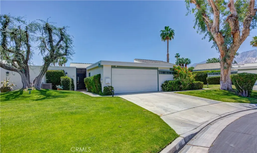 1911 Grand Bahama Drive E, Palm Springs, CA — listing photo 1