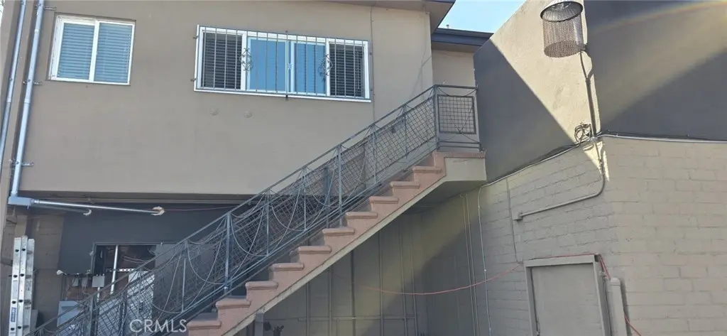 Mixed Use for rent at 5908 1/2 Crenshaw, Los Angeles, CA featuring 3 beds and 2 baths