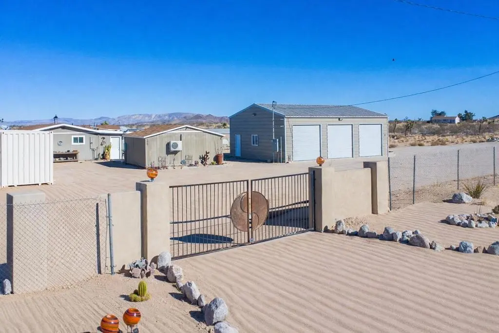 2467 Sand Drive, Landers, CA — listing photo 1