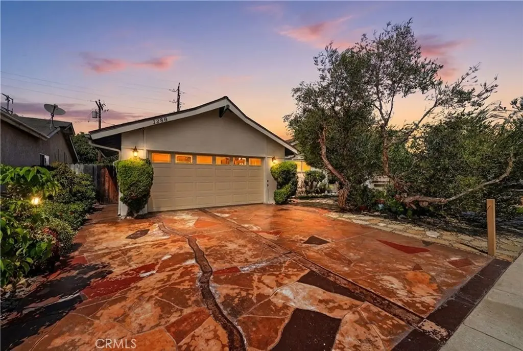 1288 Londonderry Street, Costa Mesa, CA — listing photo 1