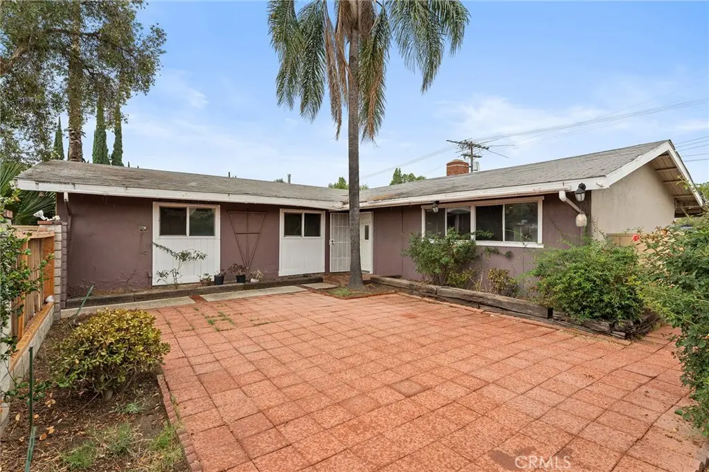 8233 Fallbrook, West Hills, CA — listing photo 1