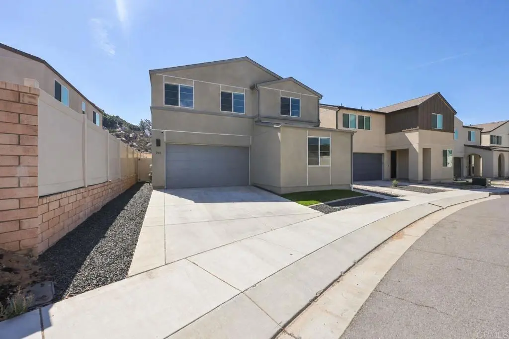 253 Paddock Lane, Fallbrook, CA — listing photo 1