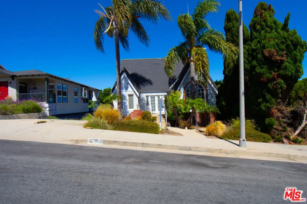 Single Family Residence for sale at 1334 W 17th Street, Los Angeles, CA featuring 3 beds and 2 baths