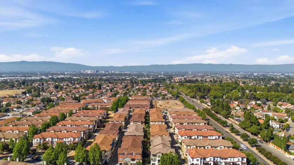 Townhouse for rent at 2099 Vincenzo, San Jose, CA featuring 3 beds and 3 baths