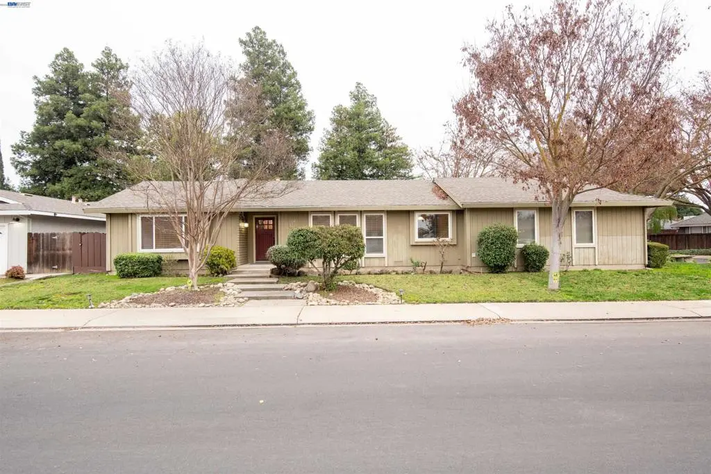 1336 HIDDEN GLEN DR, Modesto, CA — listing photo 1