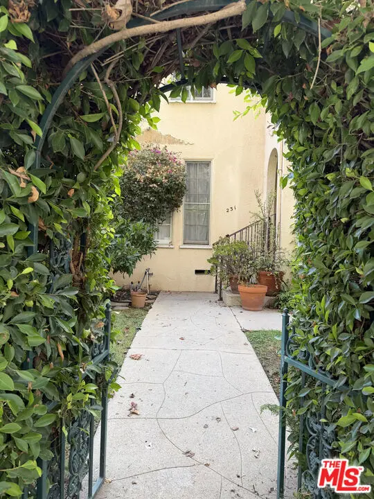 Condominium for rent at 231 N Swall Drive, Beverly Hills, CA featuring 2 beds and 1 bath